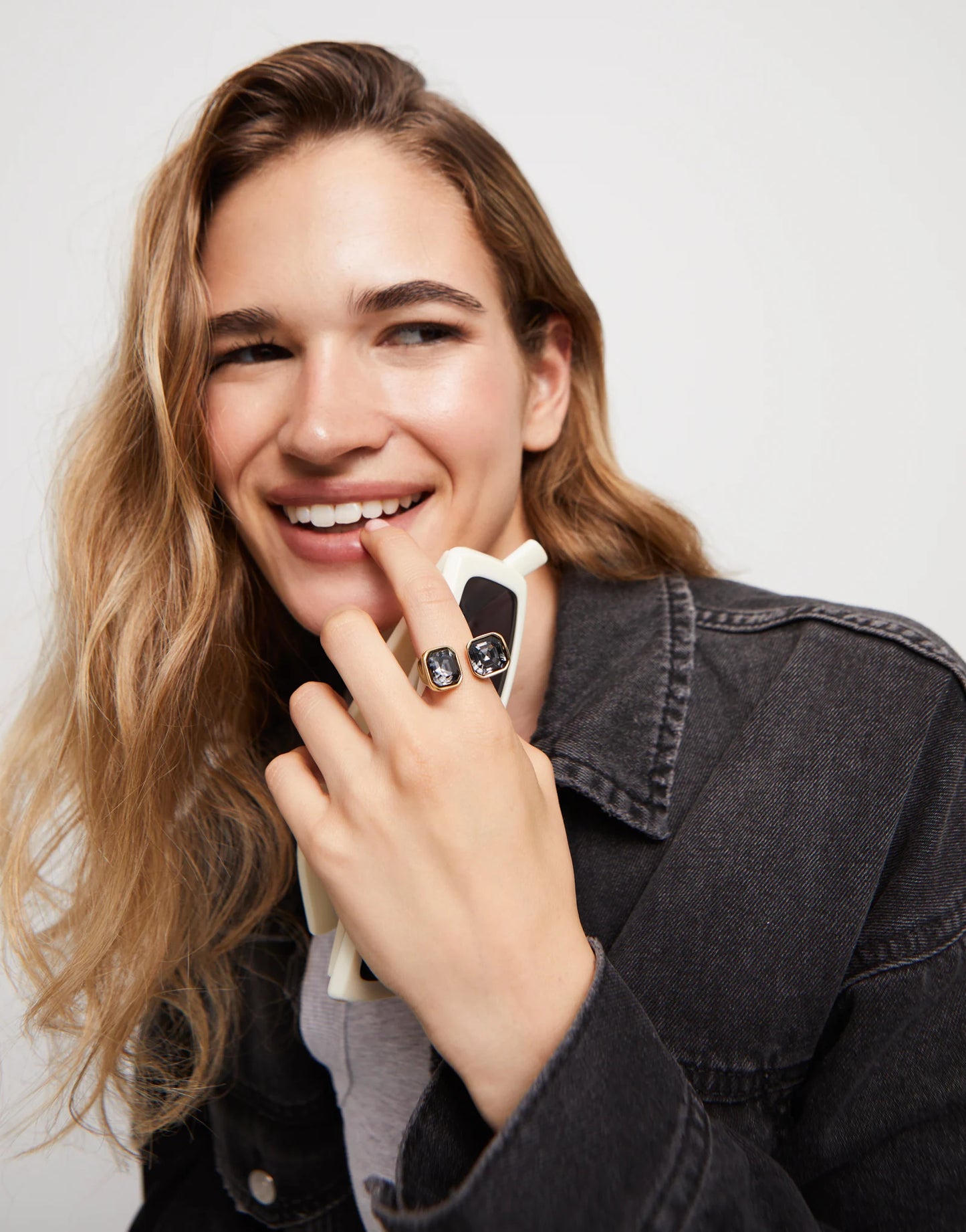 gold 18k plated metal alloy ring with black faceted crystal at the ends 15