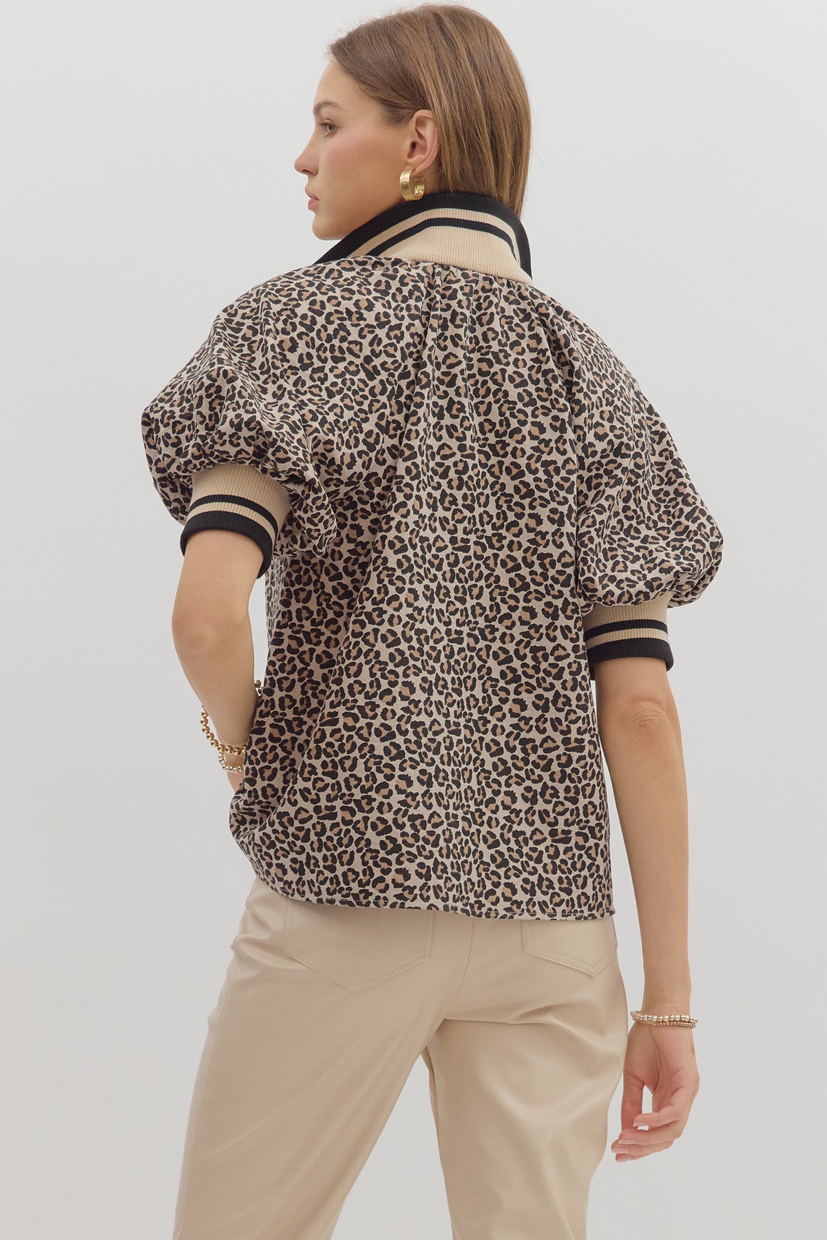 Leopard pattern short puff sleeve half-zip top