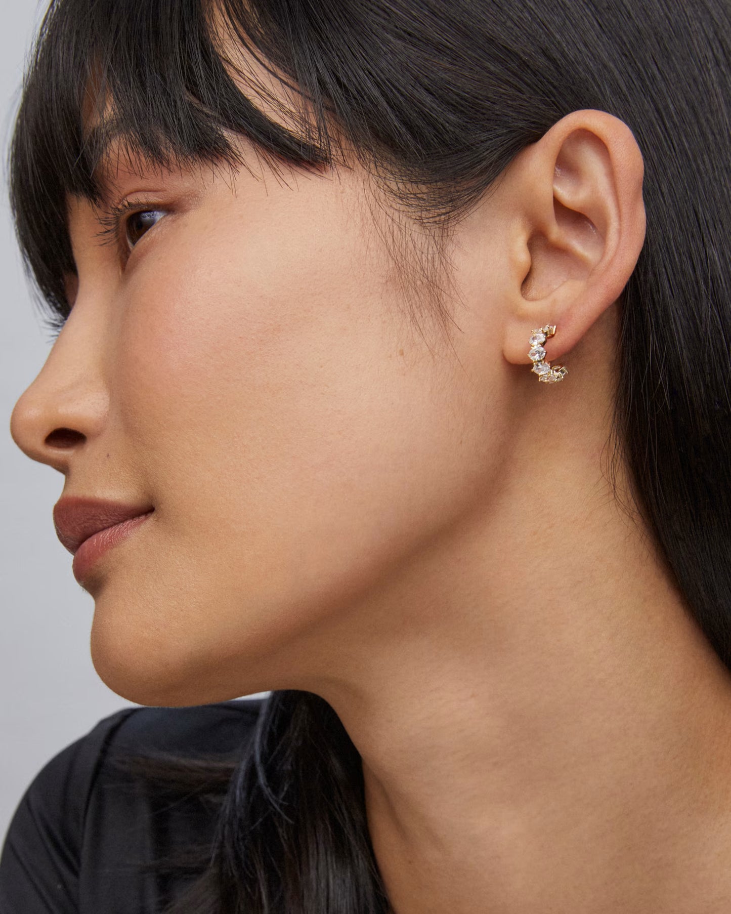 CAILIN SINGLE STONE HUGGIE EARRINGS GOLD WHITE CRYSTAL