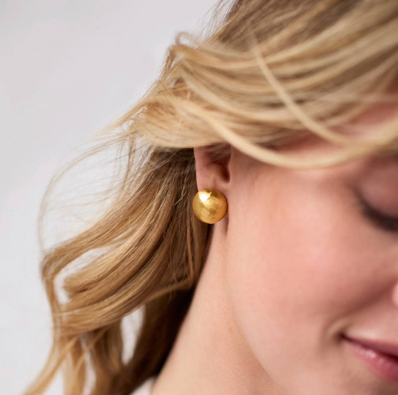 Solara Stud-Gold-OS