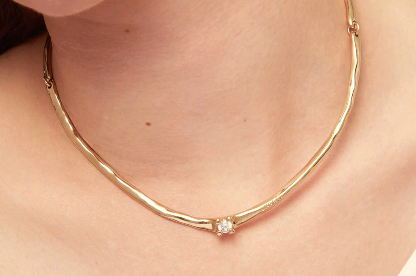 18k gold-plated metal alloy rigid necklace and white zircon