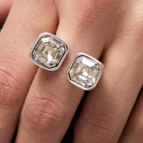 Sterling silver plated metal alloy ring with white faceted crystal at the ends 15