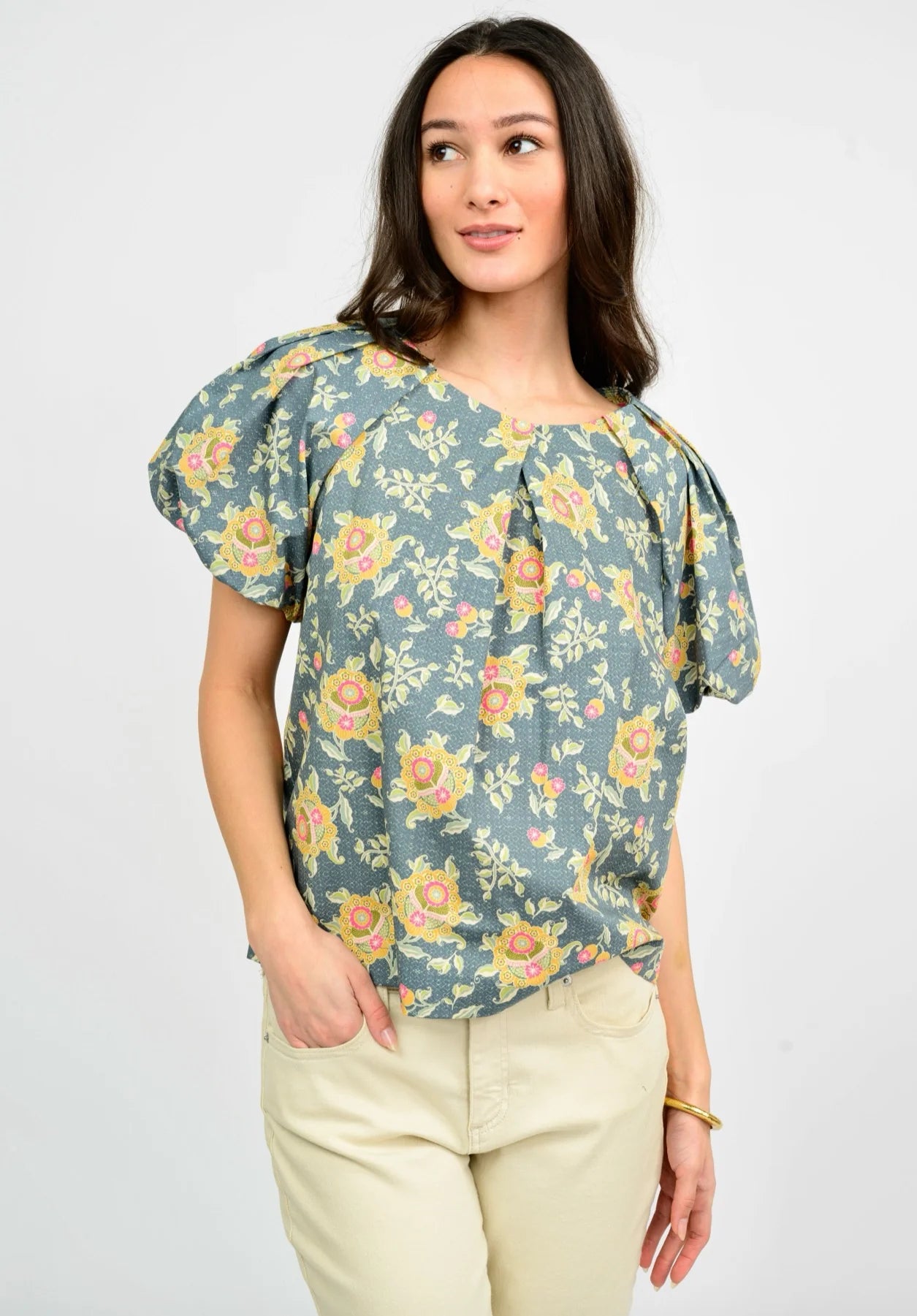 PLEATED NECK TOP 621590
