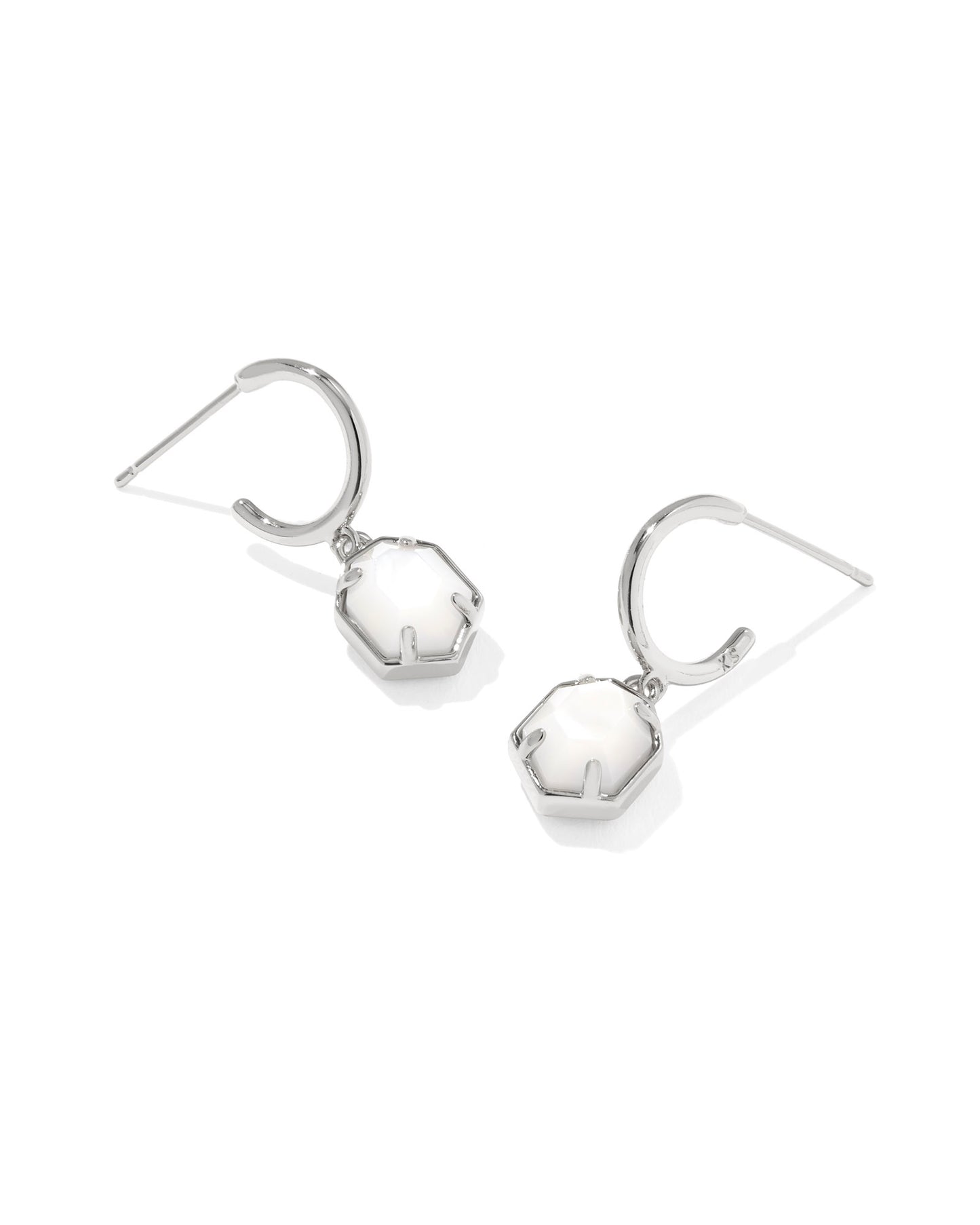 TOMON HUGGIE EARRING SILVER IVORY MOTHER OF PEARL