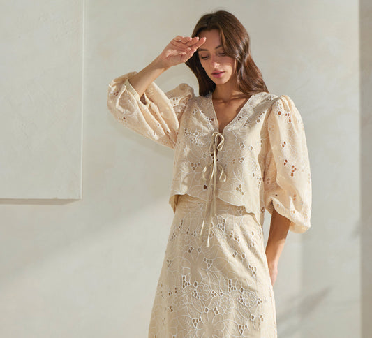 SCALLOP EDGE FLOWER EYELET LACE TOP