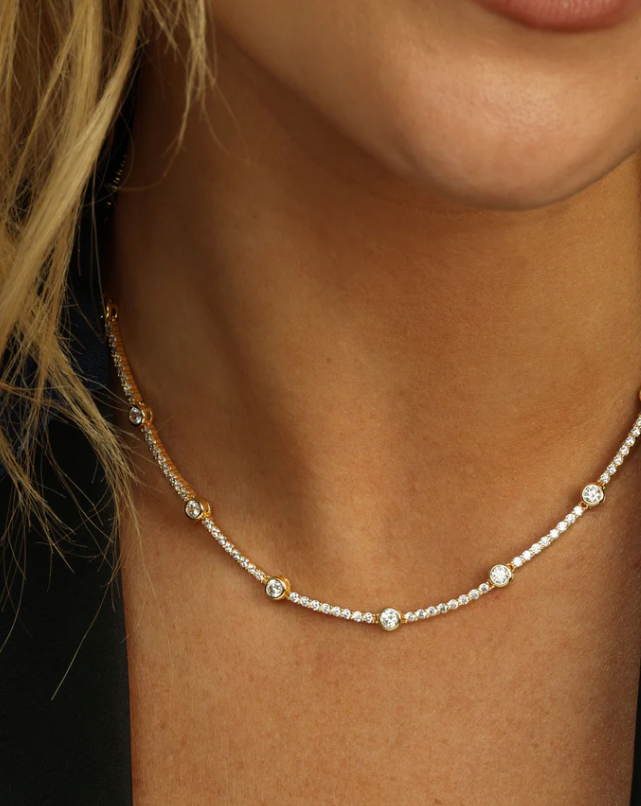 She's an Icon Station Necklace 16' GOLD-WHITE O/S