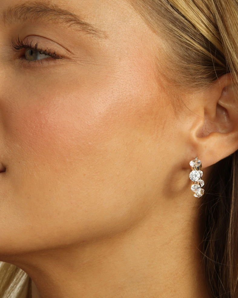 She's an Icon Hoops .75' SILVER-WHITE O/S