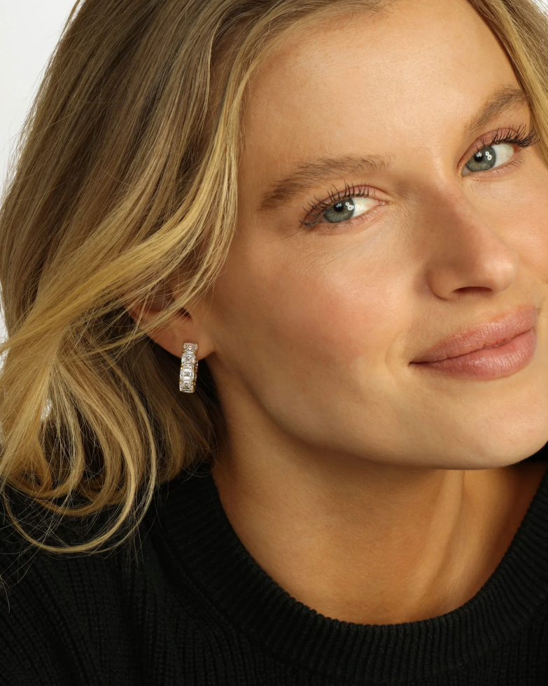 The Queens .75' Hoops GOLD-WHITE O/S