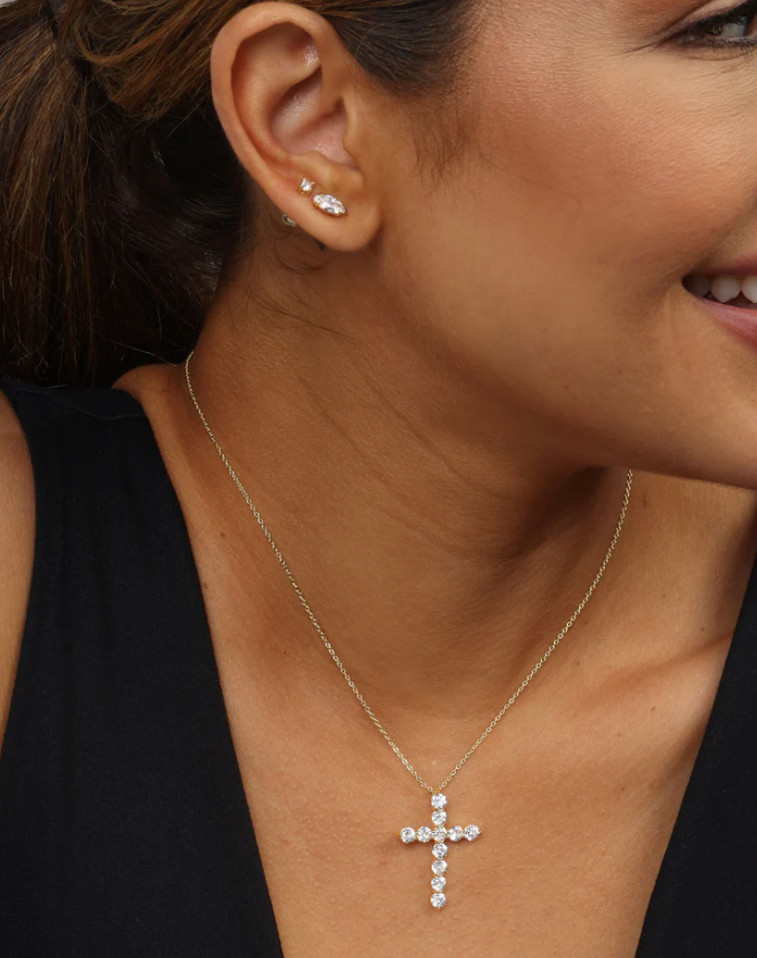 OH SHE FANCY CROSS PENDANT 15" GOLD
