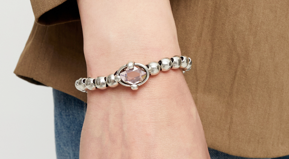 Sterling silver plated metal beaded bracelet with a pink faceted crystals and elastic string M