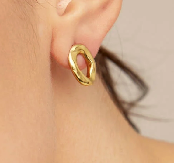 18k gold plated metal alloy earring with small oval link shape