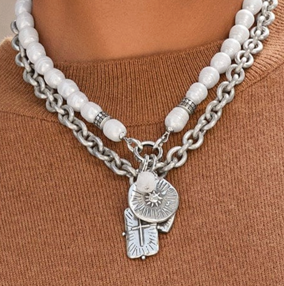 Token Lavish Link Charm Neckla