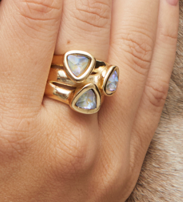 18k gold plated metal alloy ring with three multicolor crystals 18