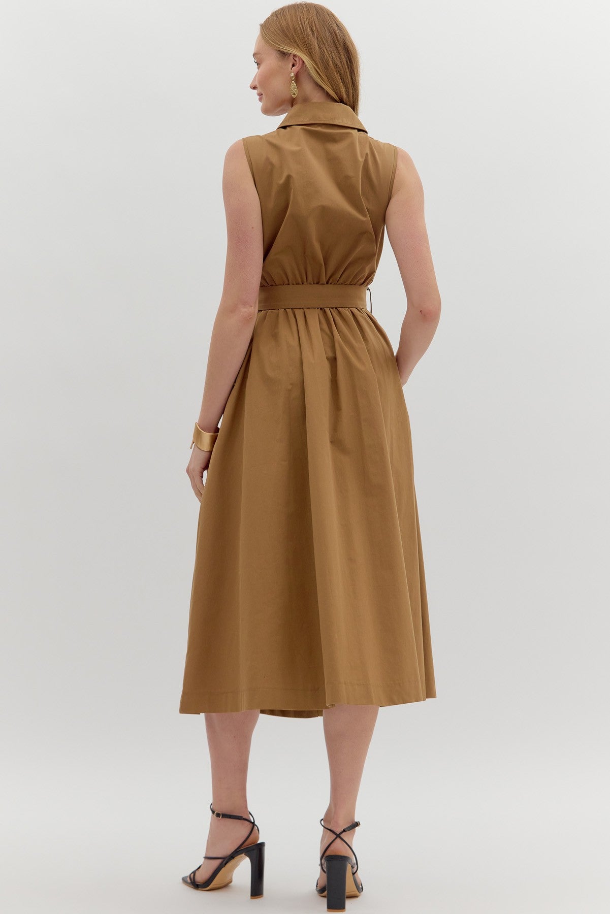 Solid sleeveless pleated midi dress