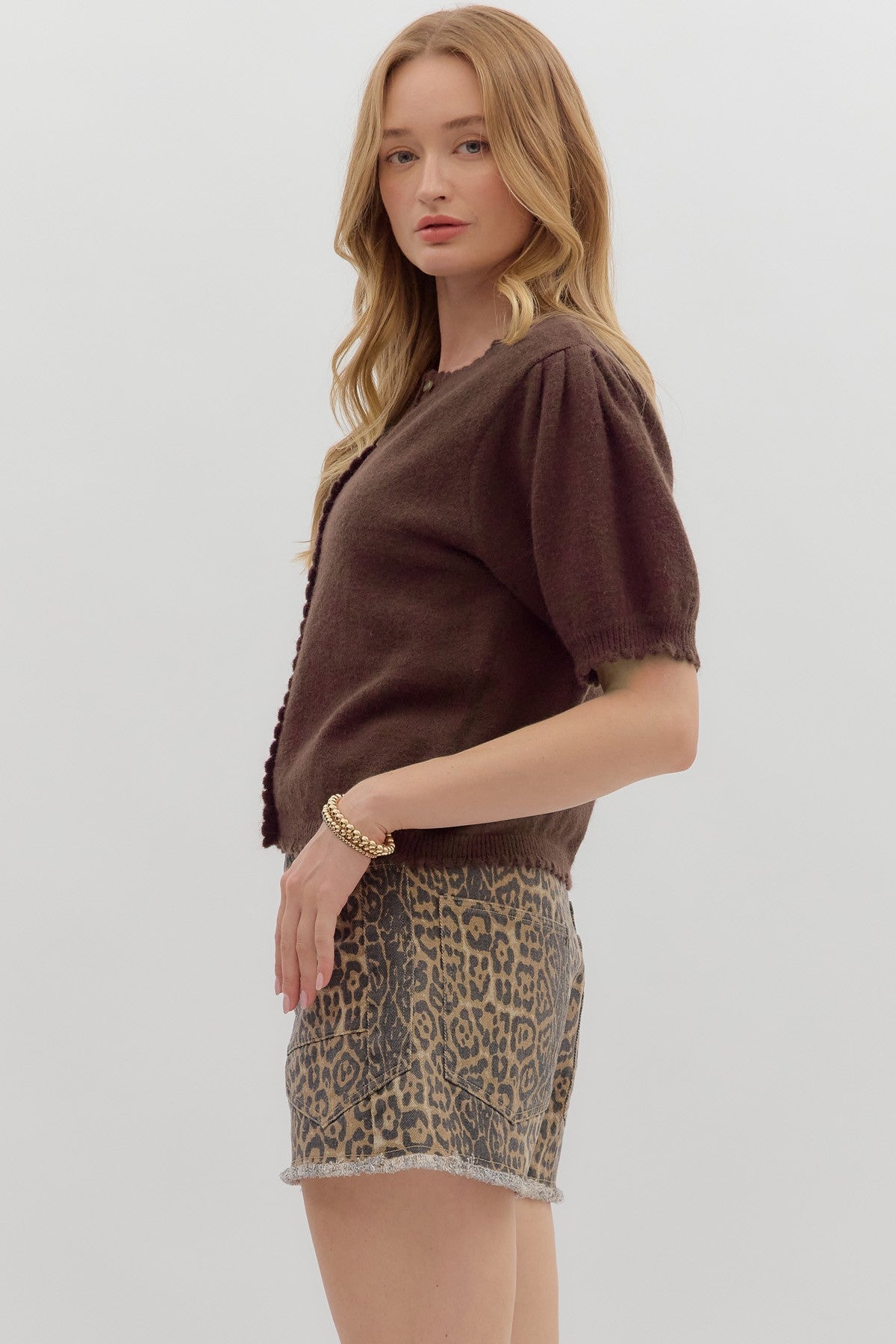 Solid short puff sleeve sweater knit top featuring scallop accent edge