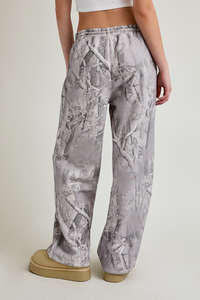 CAMO PRINT WIDE LEG SWEATPANTS